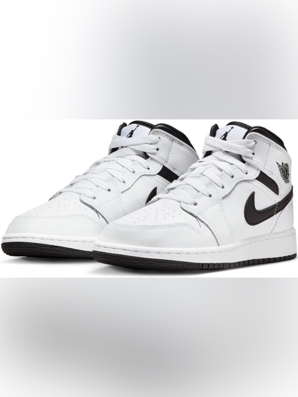 Air Jordan 1 Mid (GS) Size 5.5 YOUTH = Size 7 Women’s - Picture 12 of 12